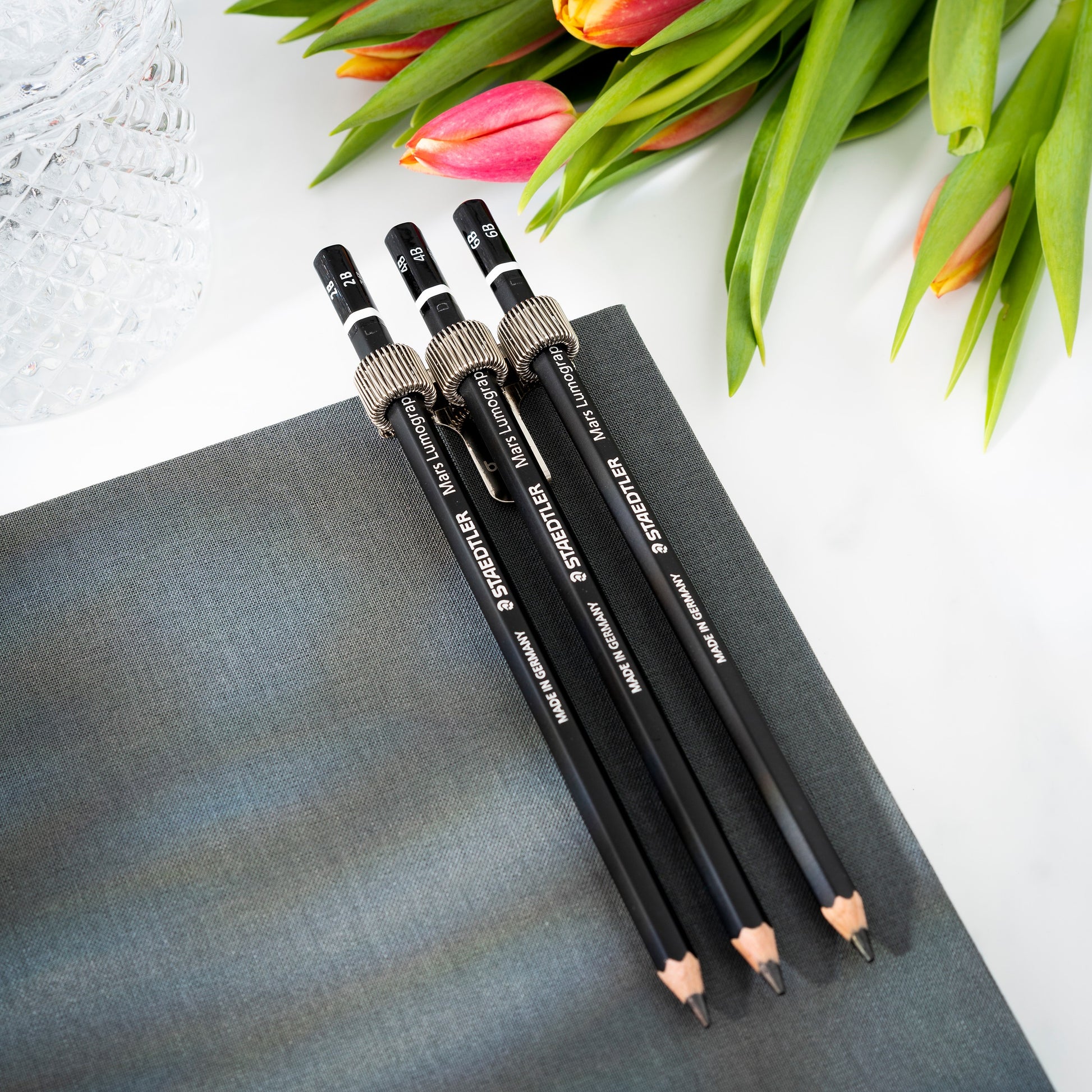 Pennhållare tre pennor silver – lifestyle